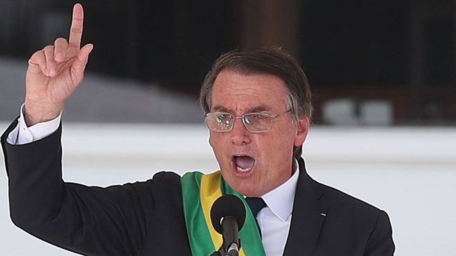 Bolsonaro afasta sociedade das decisões e acaba com conselhos participativos