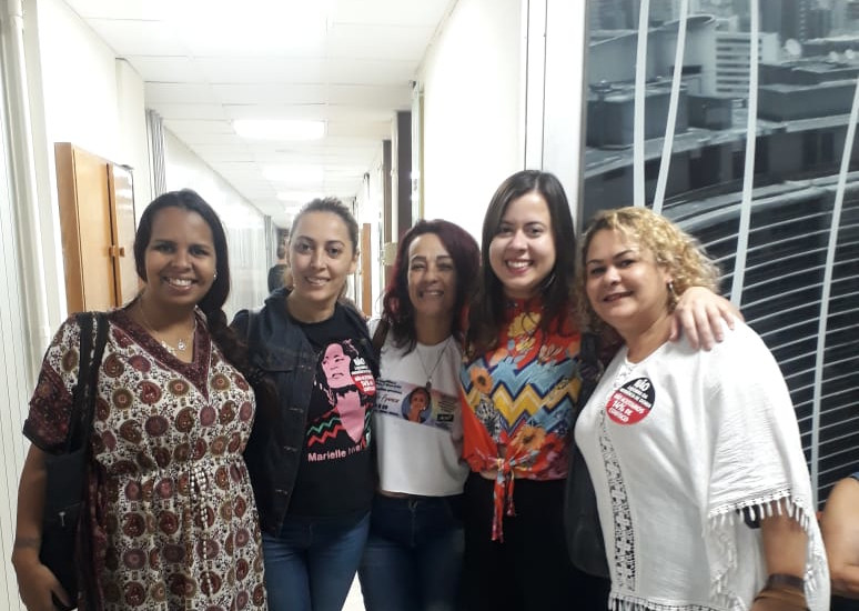 Em São Paulo, Sâmia Bomfim apoia a luta dos servidores contra a reforma de Doria