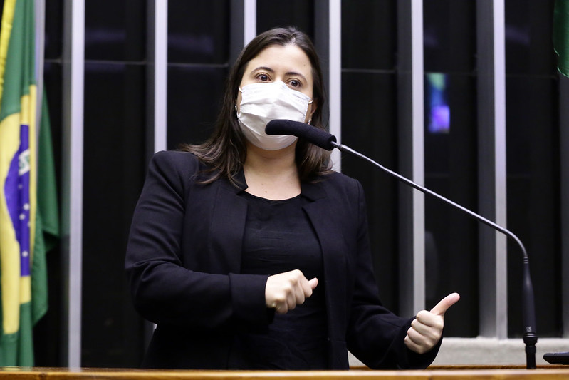 PSOL cobra explicações sobre a falta de auxílio para fila do Bolsa Família