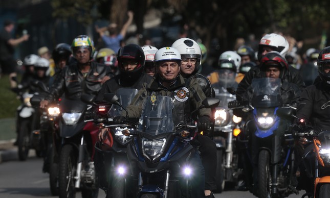 Sâmia pede explicações ao governador João Doria e ao prefeito Ricardo Nunes sobre motocarreata de Bolsonaro em SP